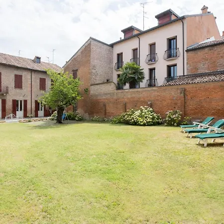 Palazzo Sabbioni Romantica Della Duchessa Ferrara
