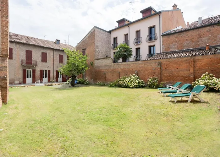 Palazzo Sabbioni Romantica Della Duchessa Ferrara